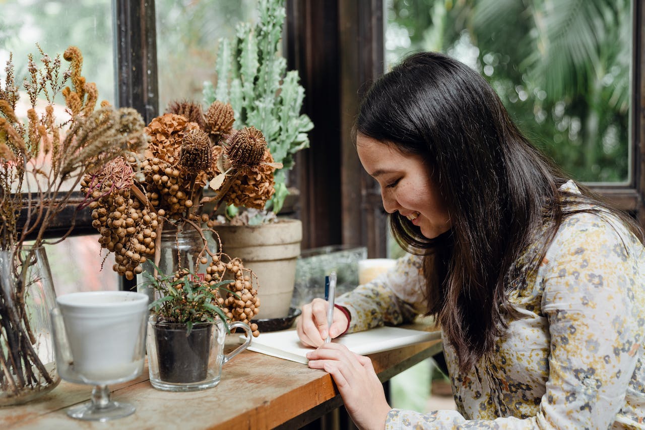 happy journaling - pexels